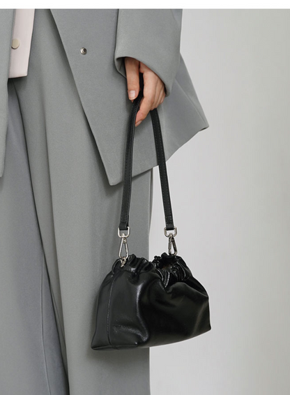 オイルワックスレザー ギャザーショルダーバッグ