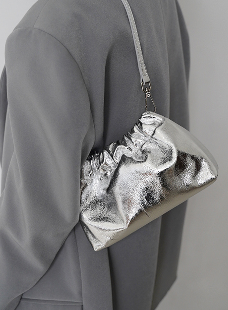 オイルワックスレザー ギャザーショルダーバッグ