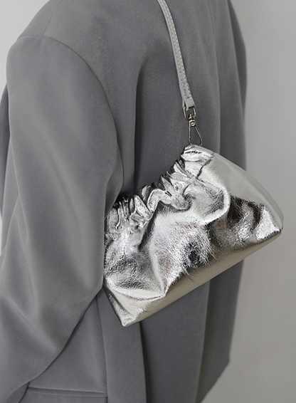 オイルワックスレザー ギャザーショルダーバッグ