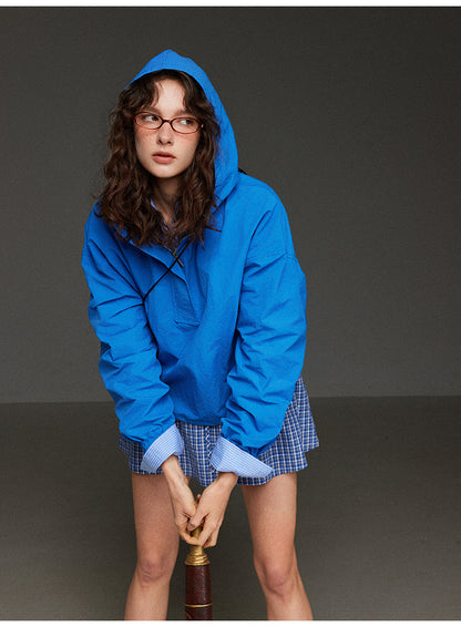 軽やかなハーフジップ連帽ジャケットレディース