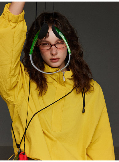 軽やかなハーフジップ連帽ジャケットレディース