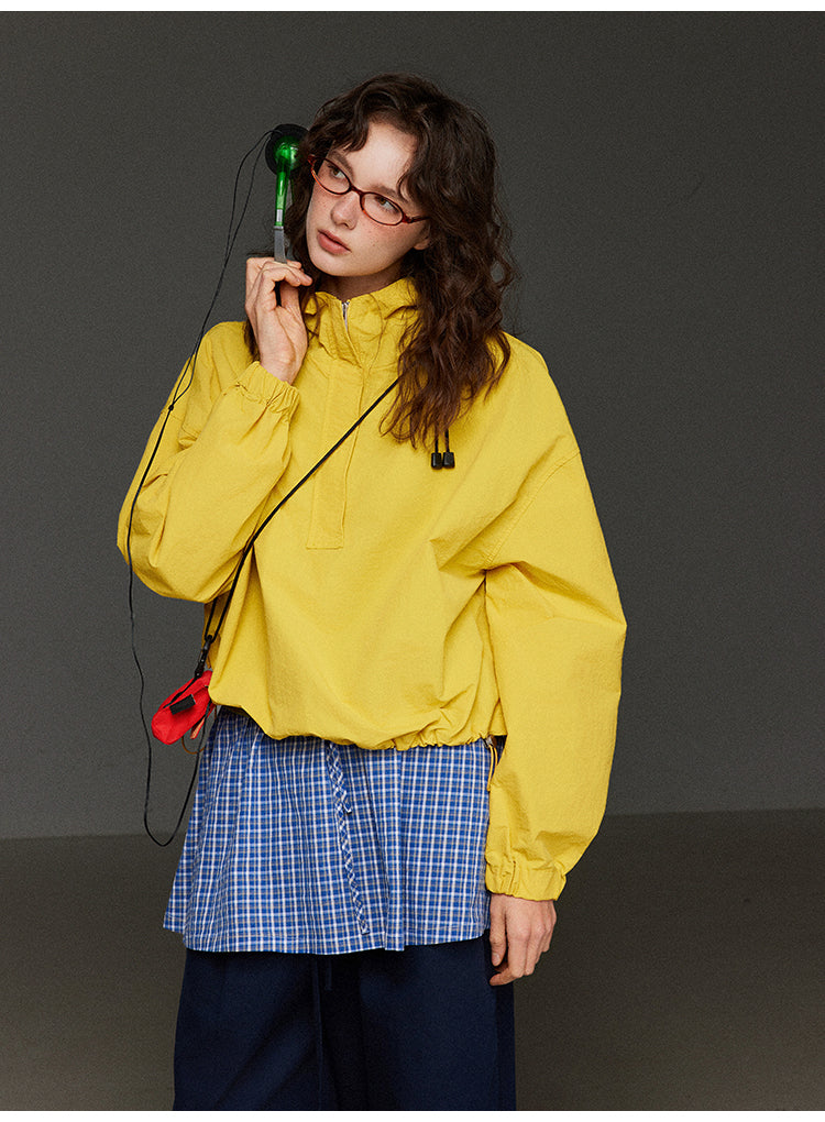 軽やかなハーフジップ連帽ジャケットレディース