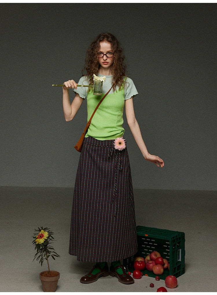 縦縞縞ネクタイ花柄スカート